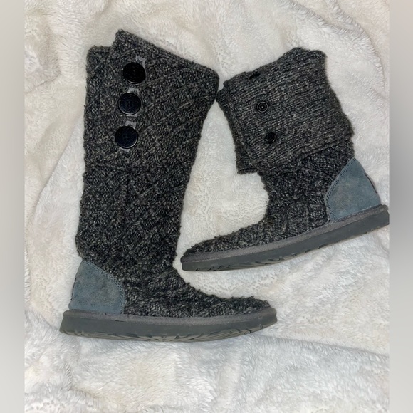 ⭐️UGG Australia Lattice Cardy Boots (discontinued)
Charcoal Grey-Sz 6 pre owned - Picture 3 of 15